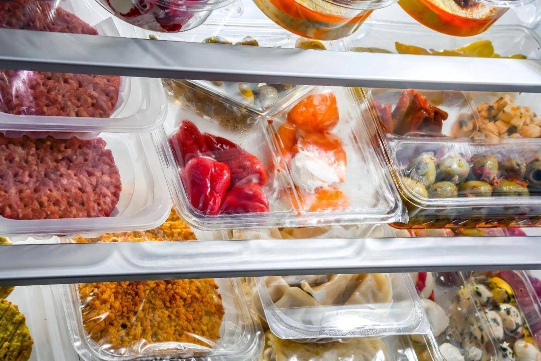 食品過期還能吃嗎？在保質期內一定安全嗎？一文說清預包裝與散裝食品